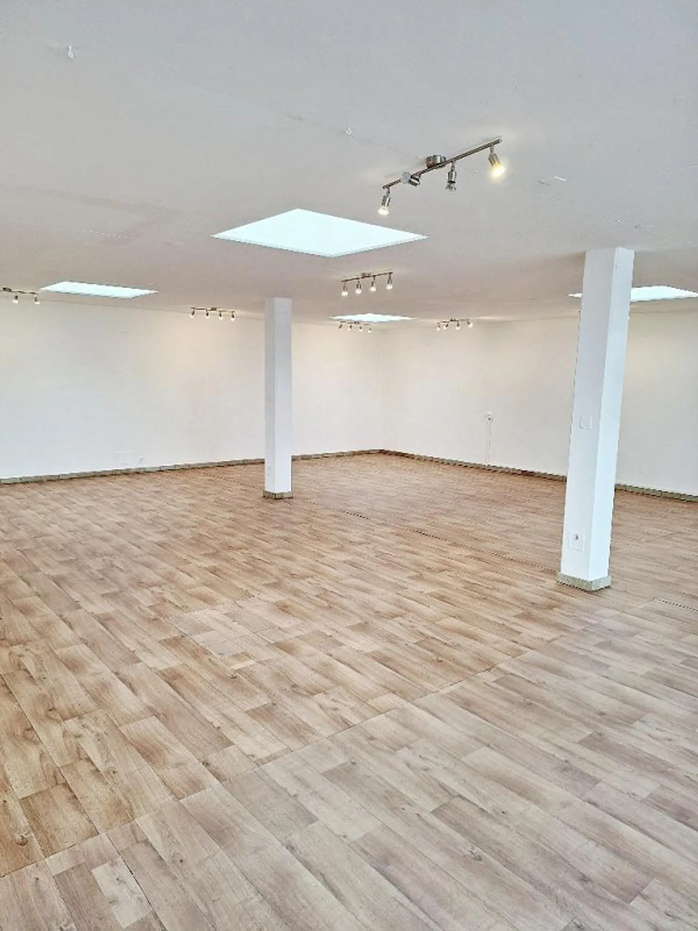 Zentral gelegener Gewerberaum für Büro oder Ladenlokal - Foto 3 von 6