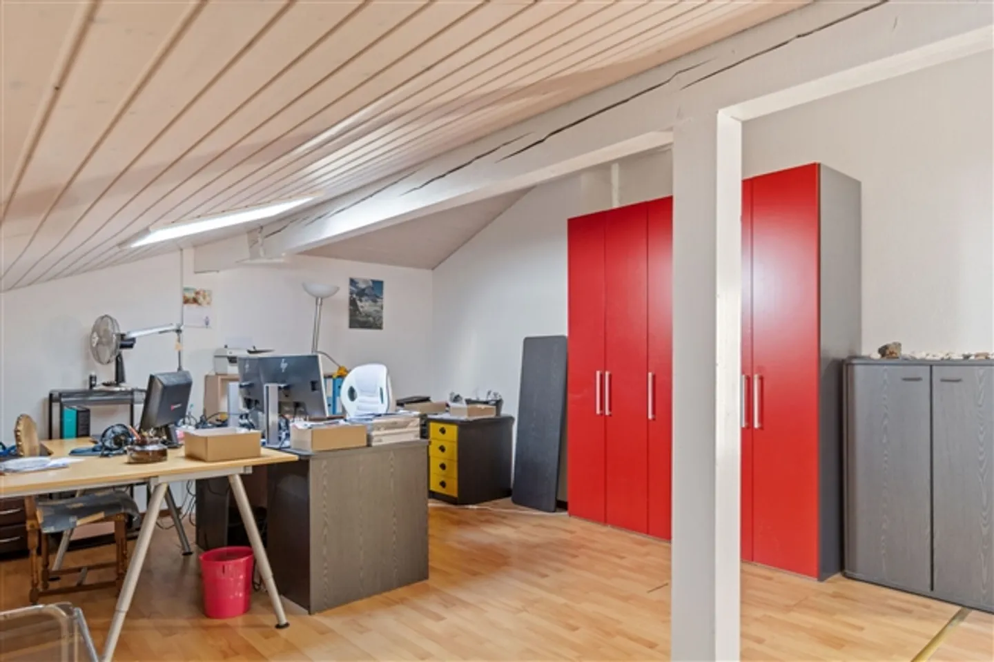 Dombresson, magnificent 4.5-room penthouse in the attic, garage, parking space - Photo 11 of 11