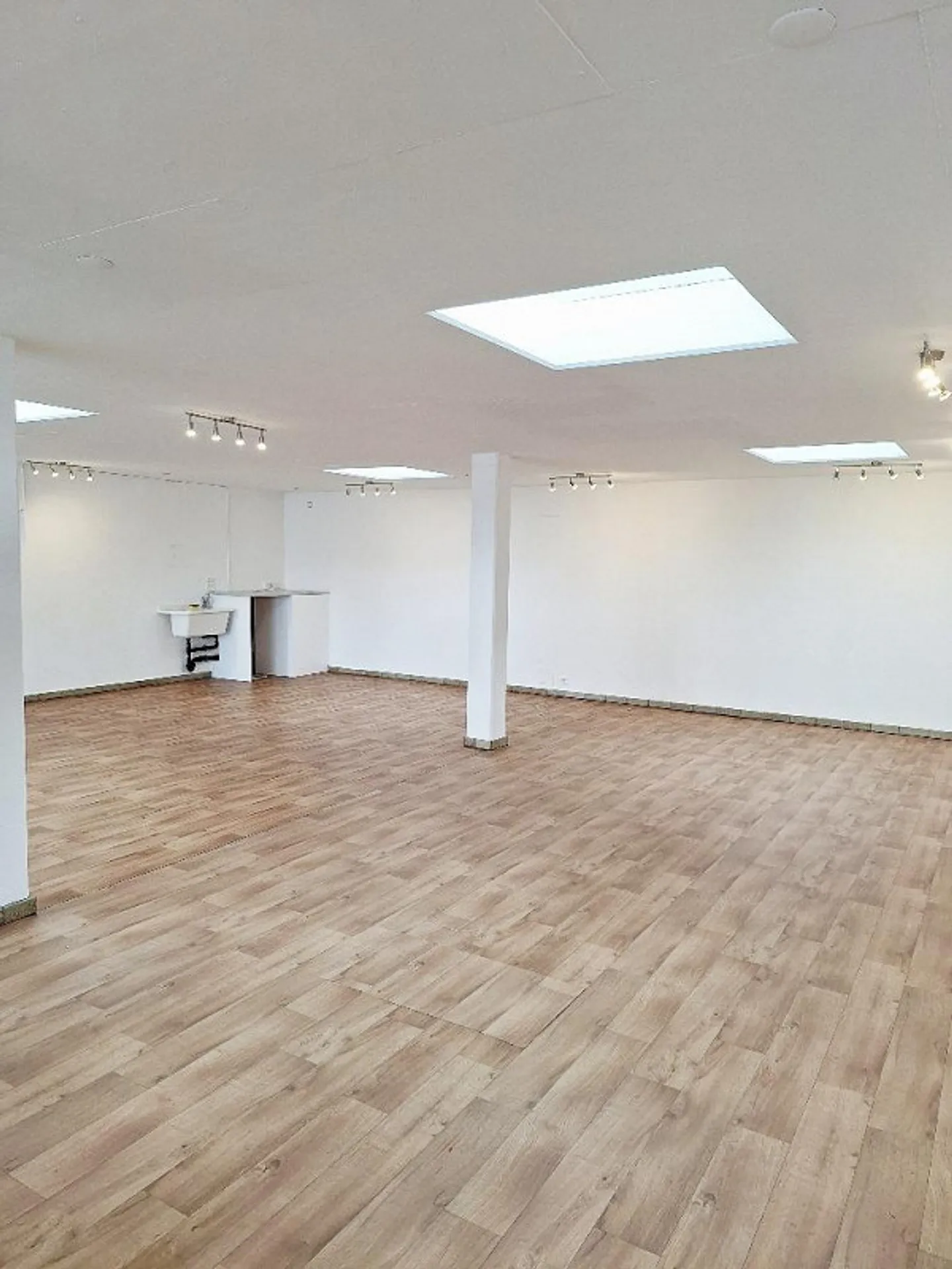 Zentral gelegener Gewerberaum für Büro oder Ladenlokal - Foto 4 von 6