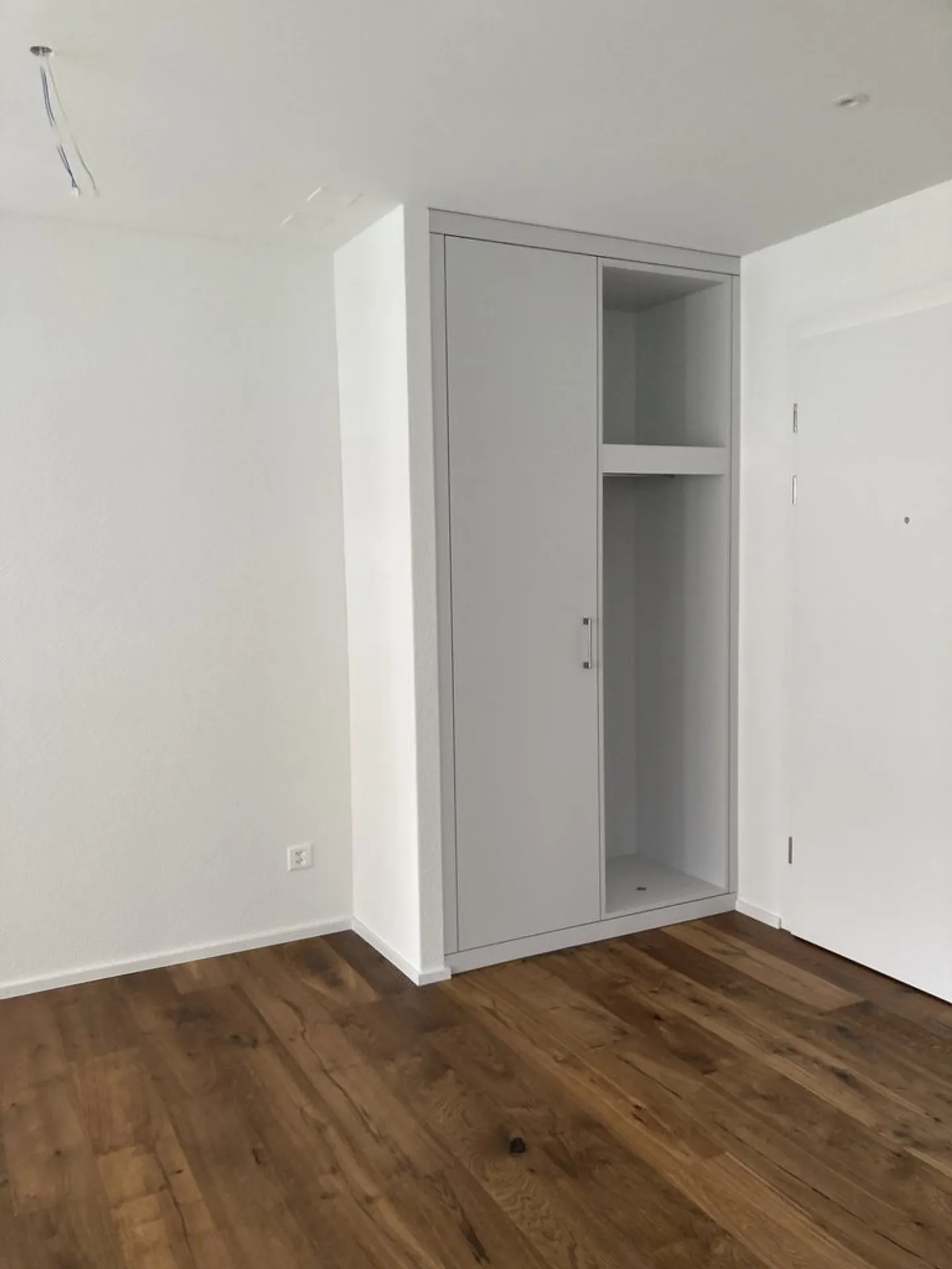 Appartement 2.5 pièces presque neuf dans un bon emplacement - Photo 3 sur 7