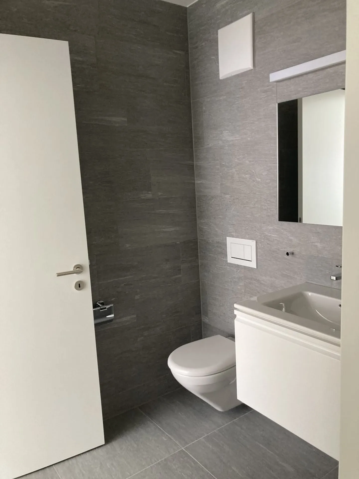 Appartement 2.5 pièces presque neuf dans un bon emplacement - Photo 6 sur 7