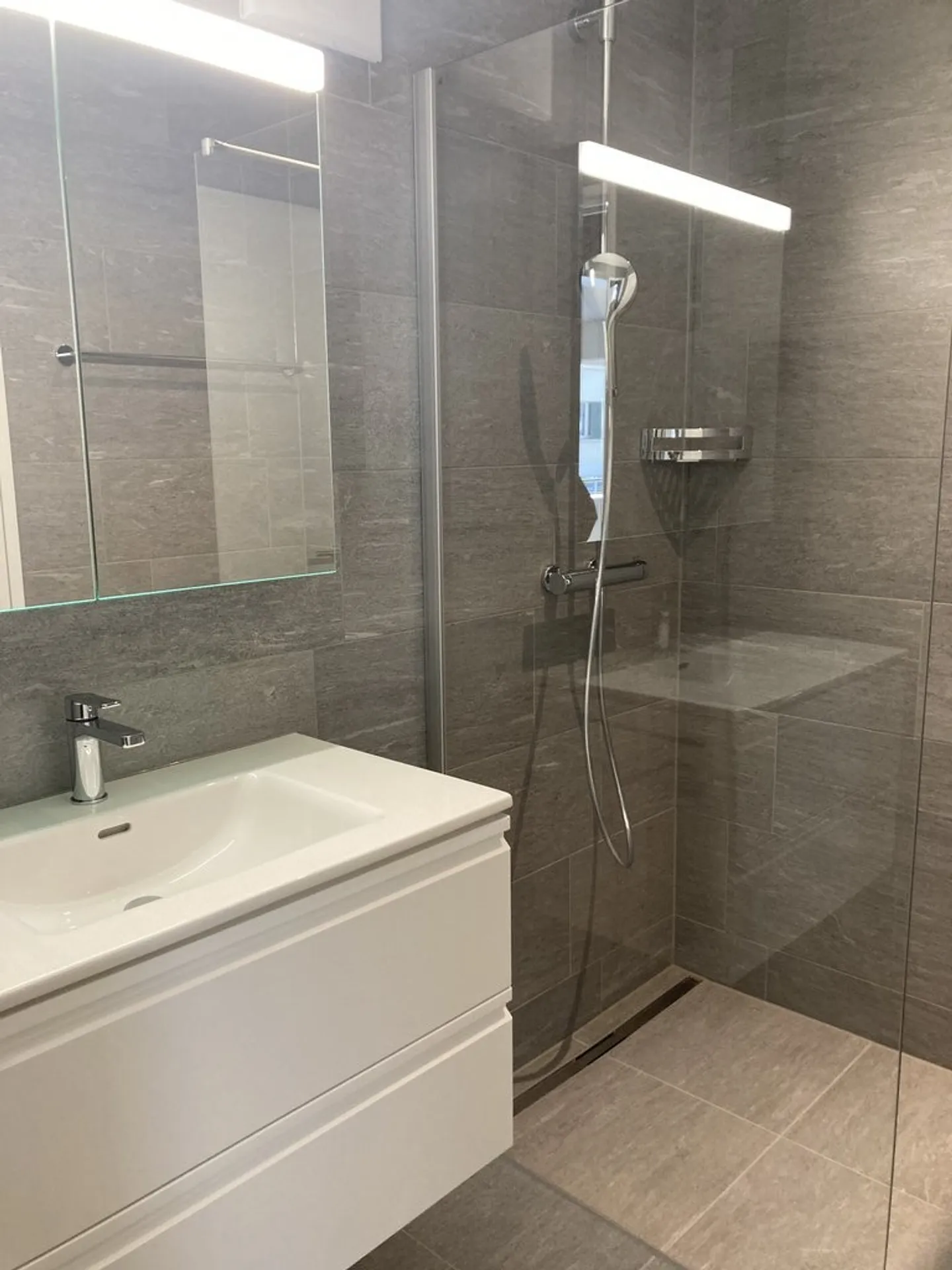 Appartement 2.5 pièces presque neuf dans un bon emplacement - Photo 5 sur 7