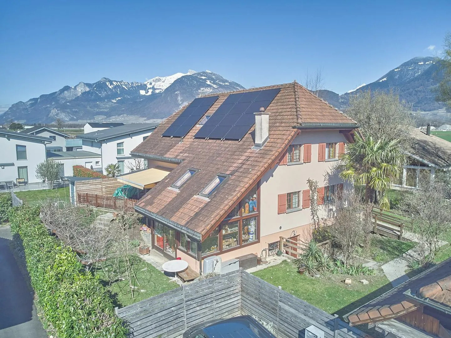 Villa indipendente 6.5 stanze a Collombey - Foto 1 di 7