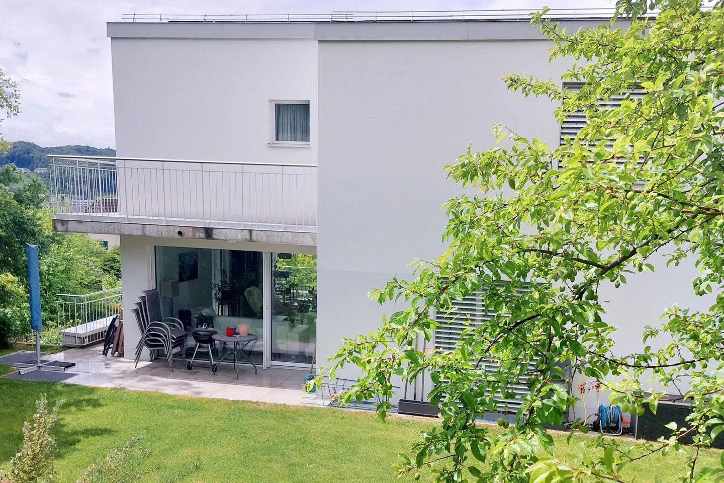 Single-family house with a view on a quiet neighborhood street - Photo 11 of 11
