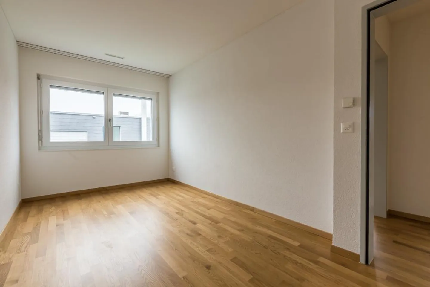 Modern Apartment with Balcony - Photo 5 of 6