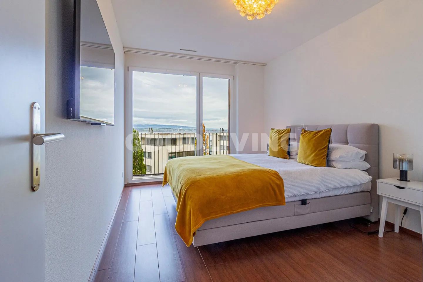 Stylish living with a view of Lake Zug - Photo 7 of 11