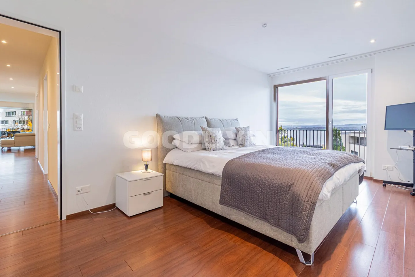 Stylish living with a view of Lake Zug - Photo 9 of 11
