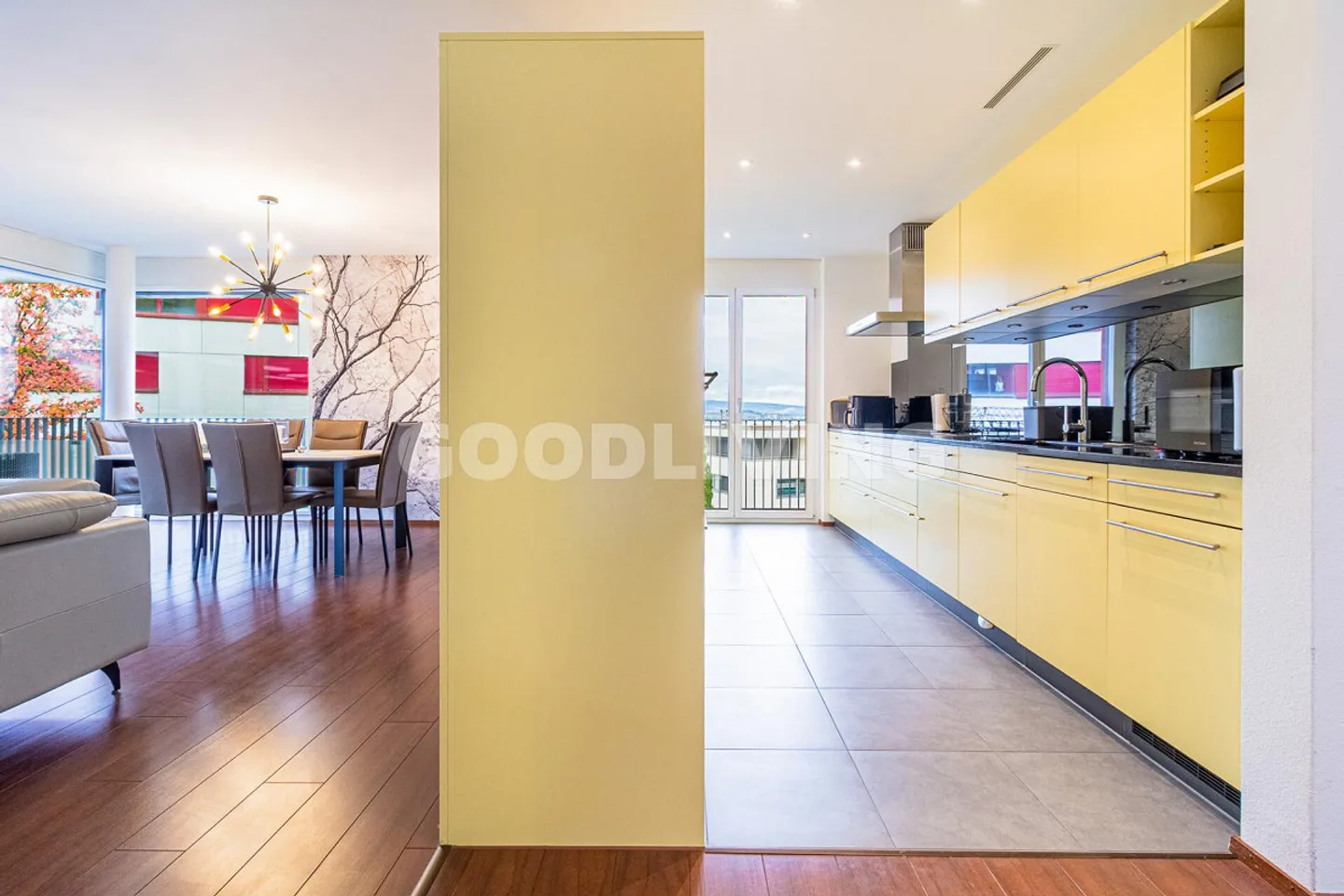 Stylish living with a view of Lake Zug - Photo 4 of 11