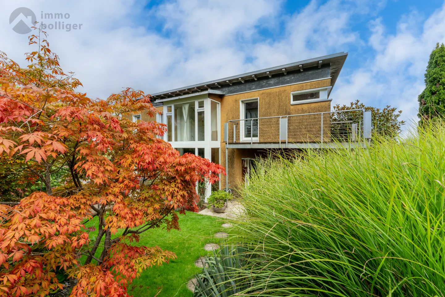 Moderne Architektur trifft auf attraktive Gartengestaltung
 - Foto 1 von 14