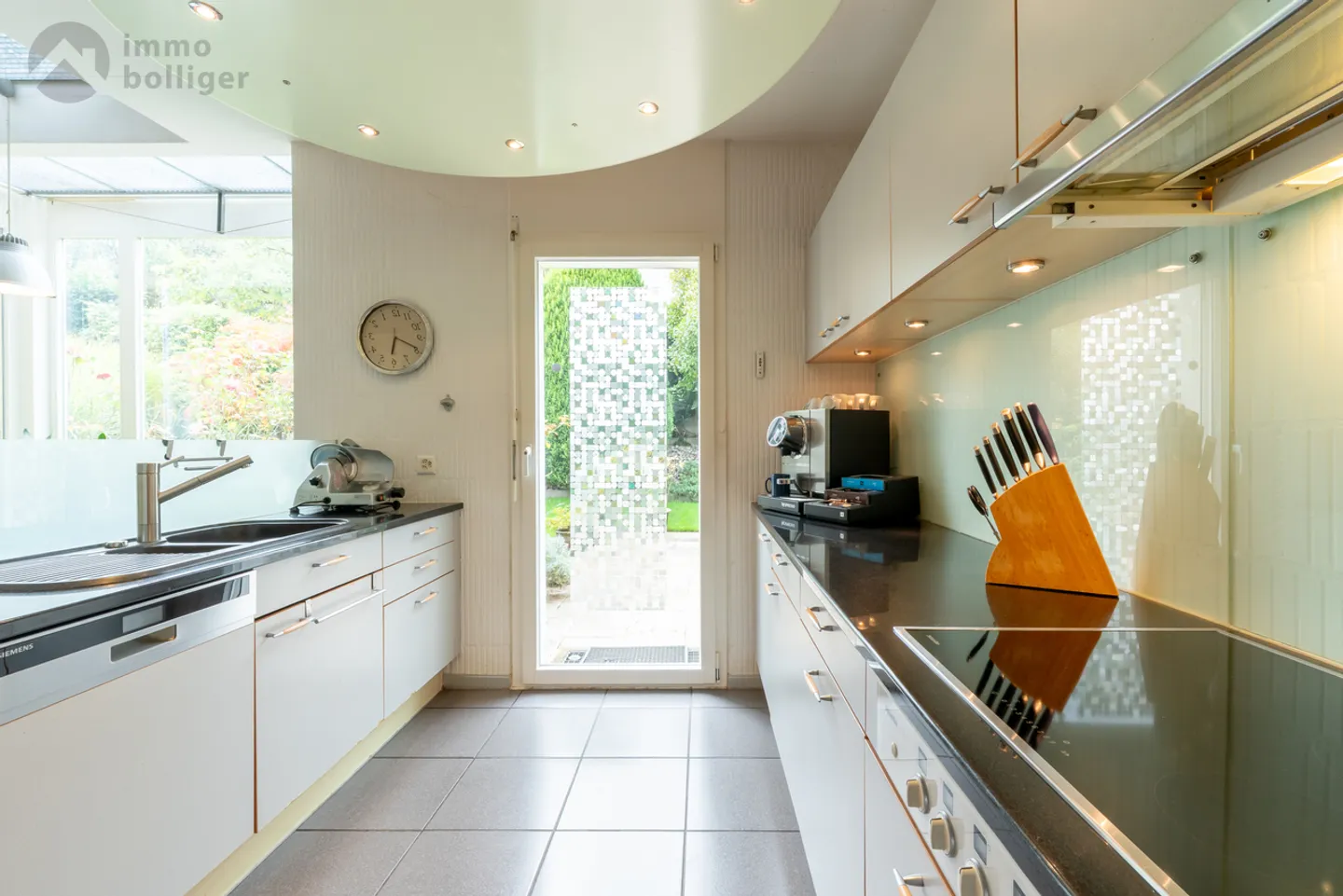 Moderne Architektur trifft auf attraktive Gartengestaltung
 - Foto 5 von 14