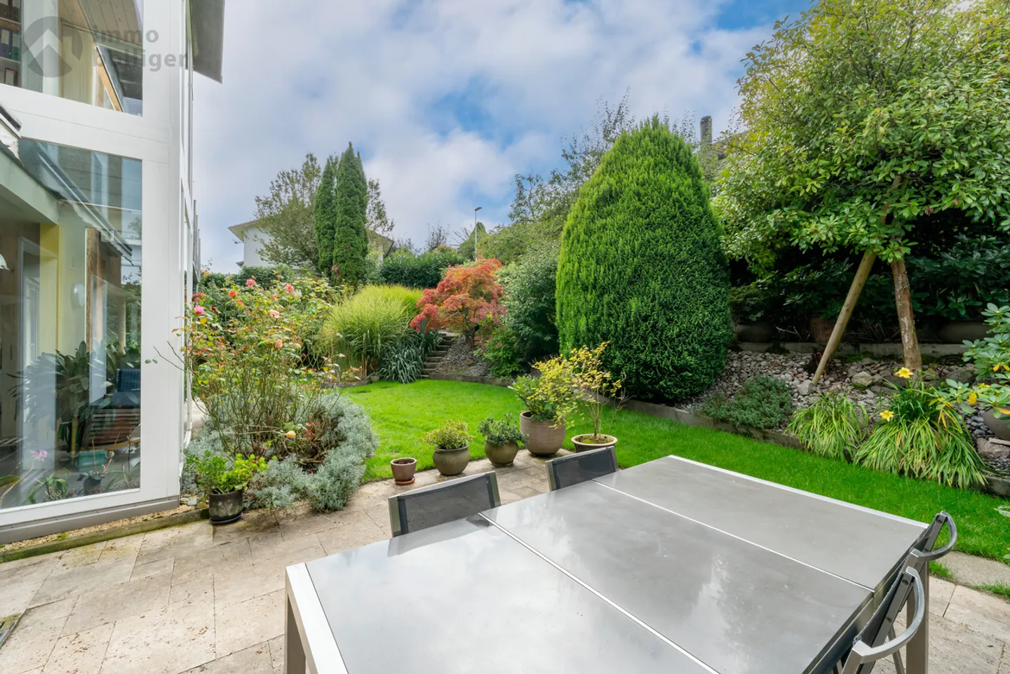 Moderne Architektur trifft auf attraktive Gartengestaltung
 - Foto 6 von 14