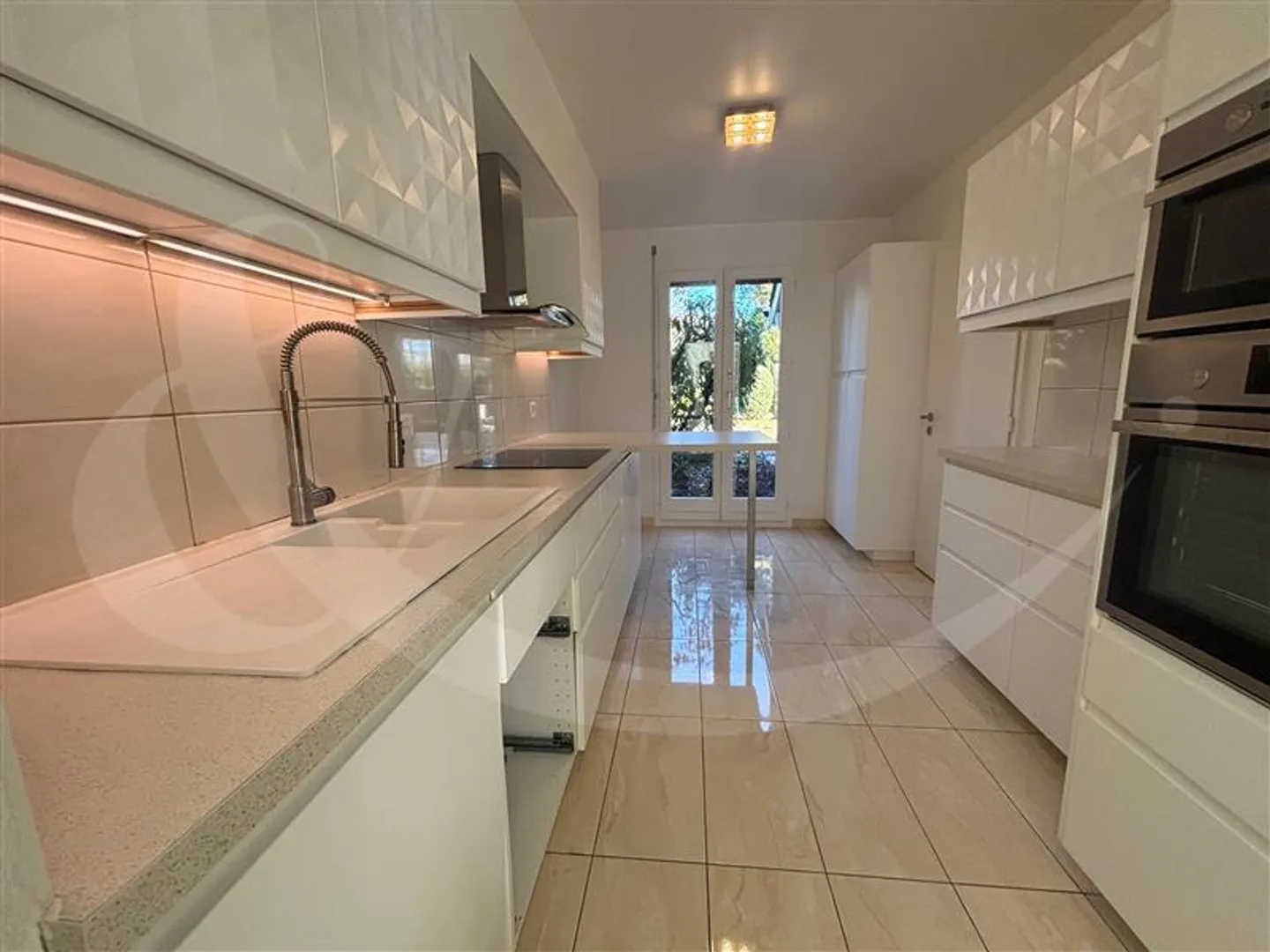 Villa 8 rooms - Photo 5 of 11