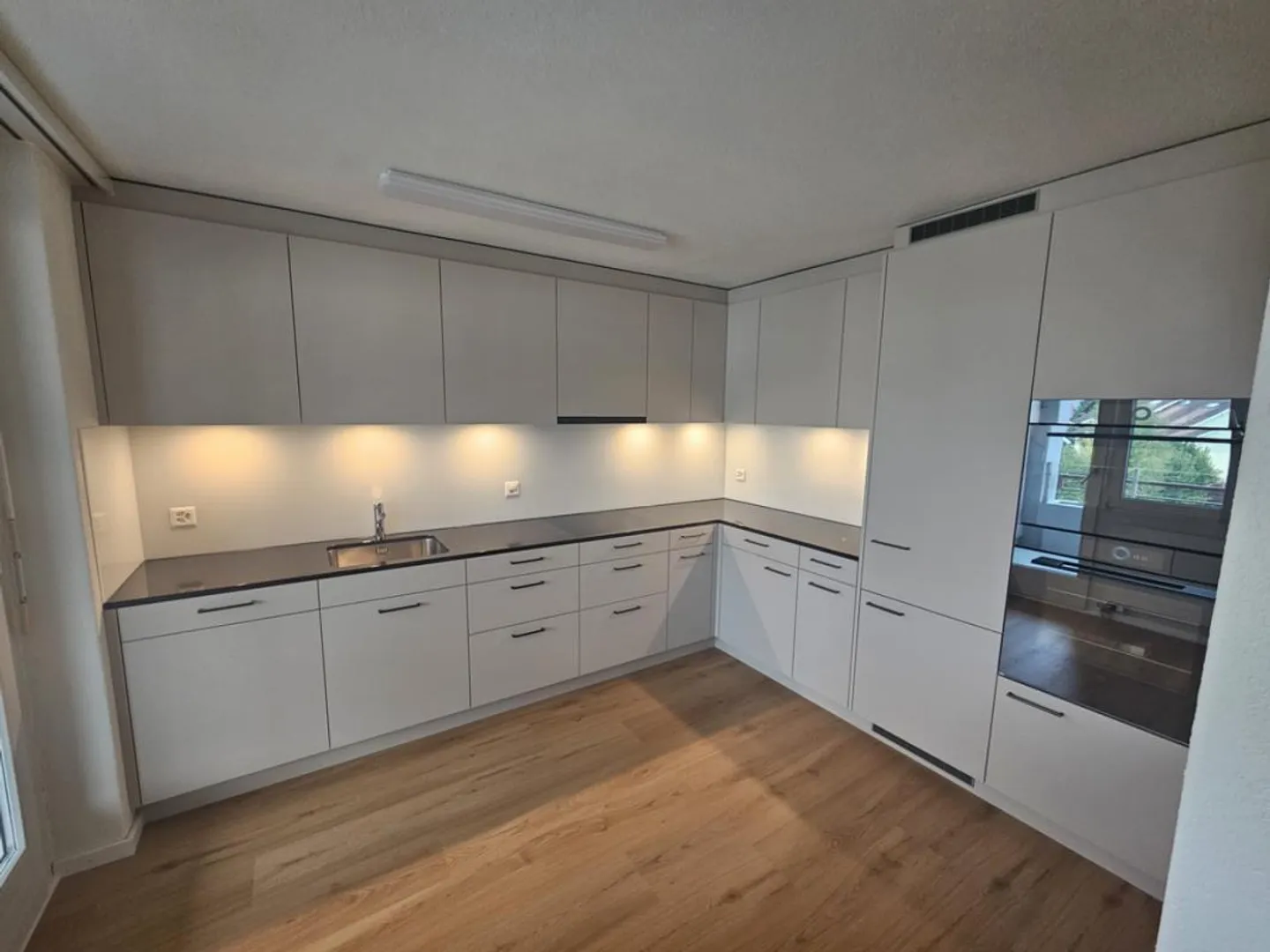 Newly renovated apartment in a central location - Photo 3 of 9