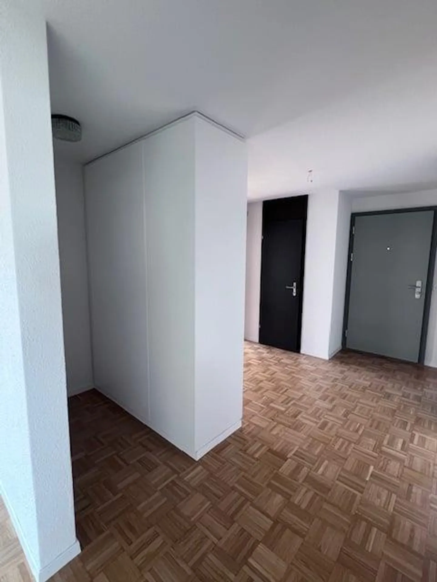 Spacious 4½-room apartment finely renovated; unbeatable view in a green neighborhood - Photo 3 of 9