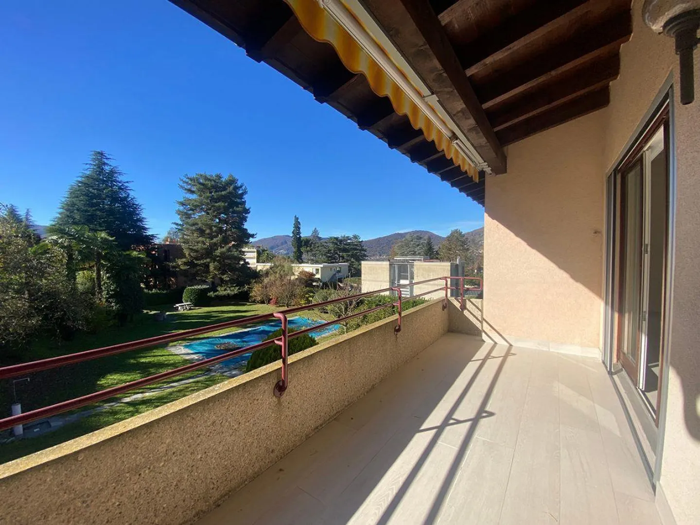 Appartamento luminoso di 4,5 stanze con piscina a Montagnola - Collina d'Oro - Foto 2 di 12