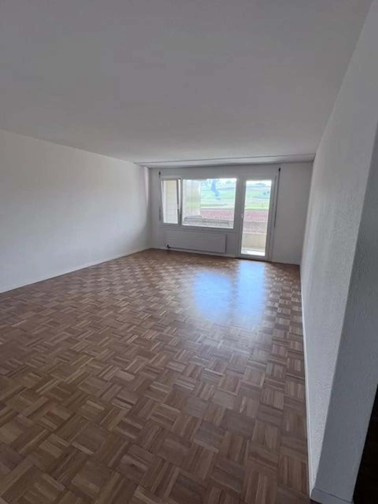 Spacious 4½-room apartment finely renovated; unbeatable view in a green neighborhood - Photo 8 of 9