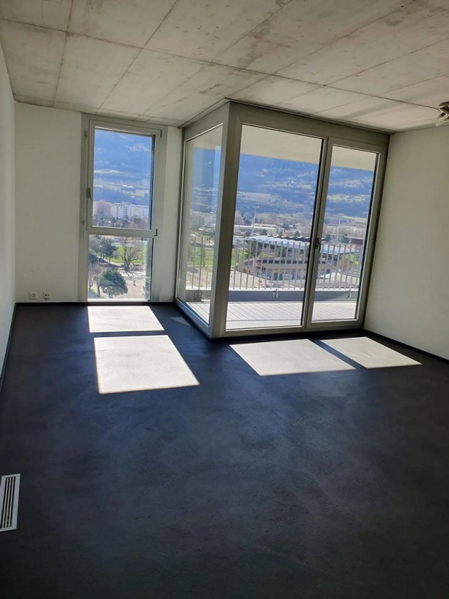 Appartement Charmant dans Quartier Calme - Photo 2 sur 5