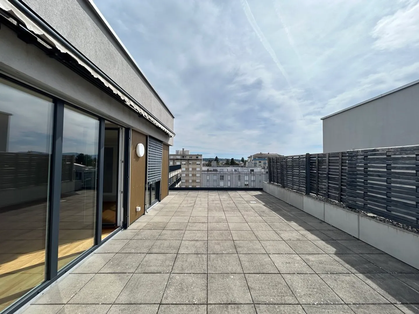 Attique avec Grande Terrasse - Photo 2 sur 7