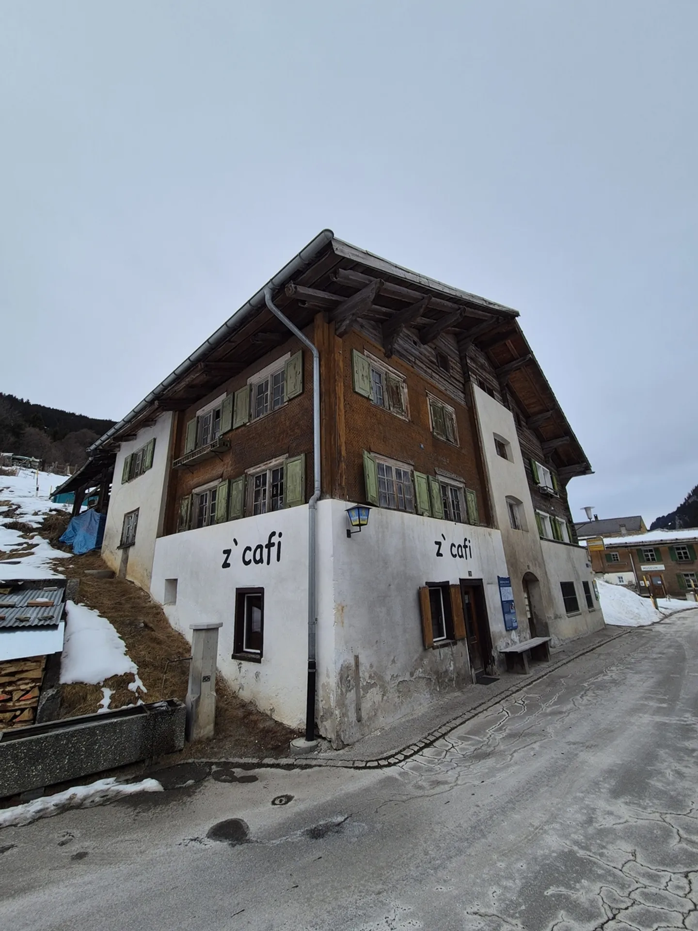 Charmante maison individuelle de 12 pièces avec cave voûtée, Safien Platz - Photo 1 sur 13