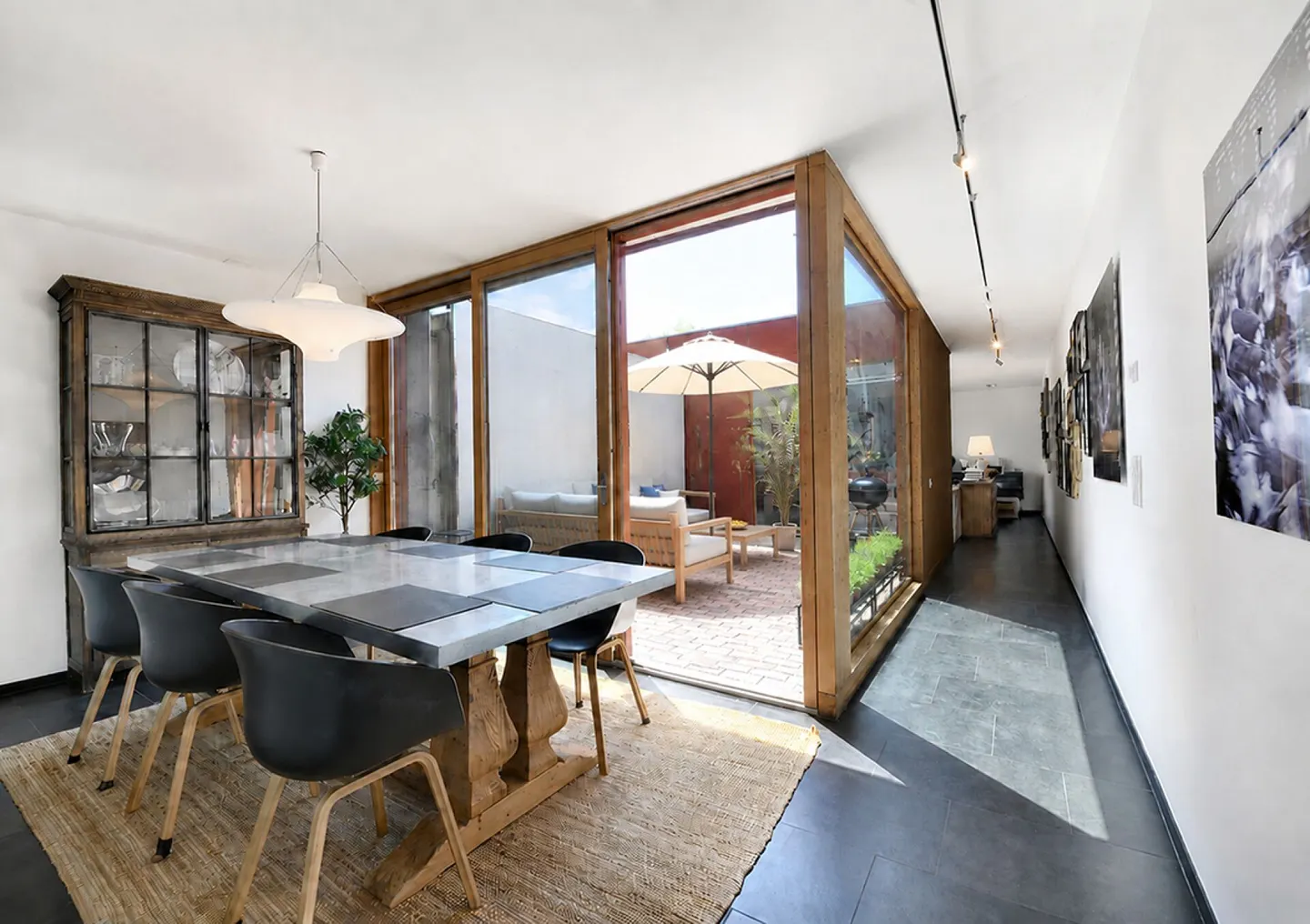 4.5-room terraced house with extraordinary architecture - Photo 1 of 16