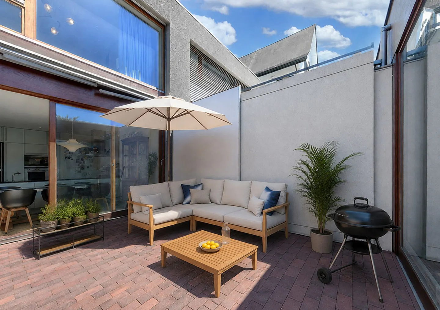4.5-room terraced house with extraordinary architecture - Photo 2 of 16