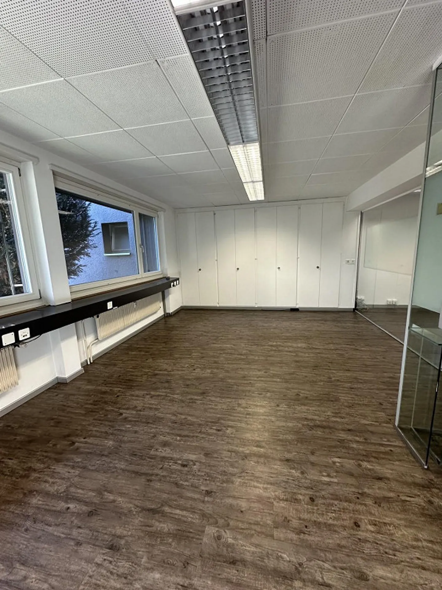 Attractive office space in a central location - Photo 4 of 13
