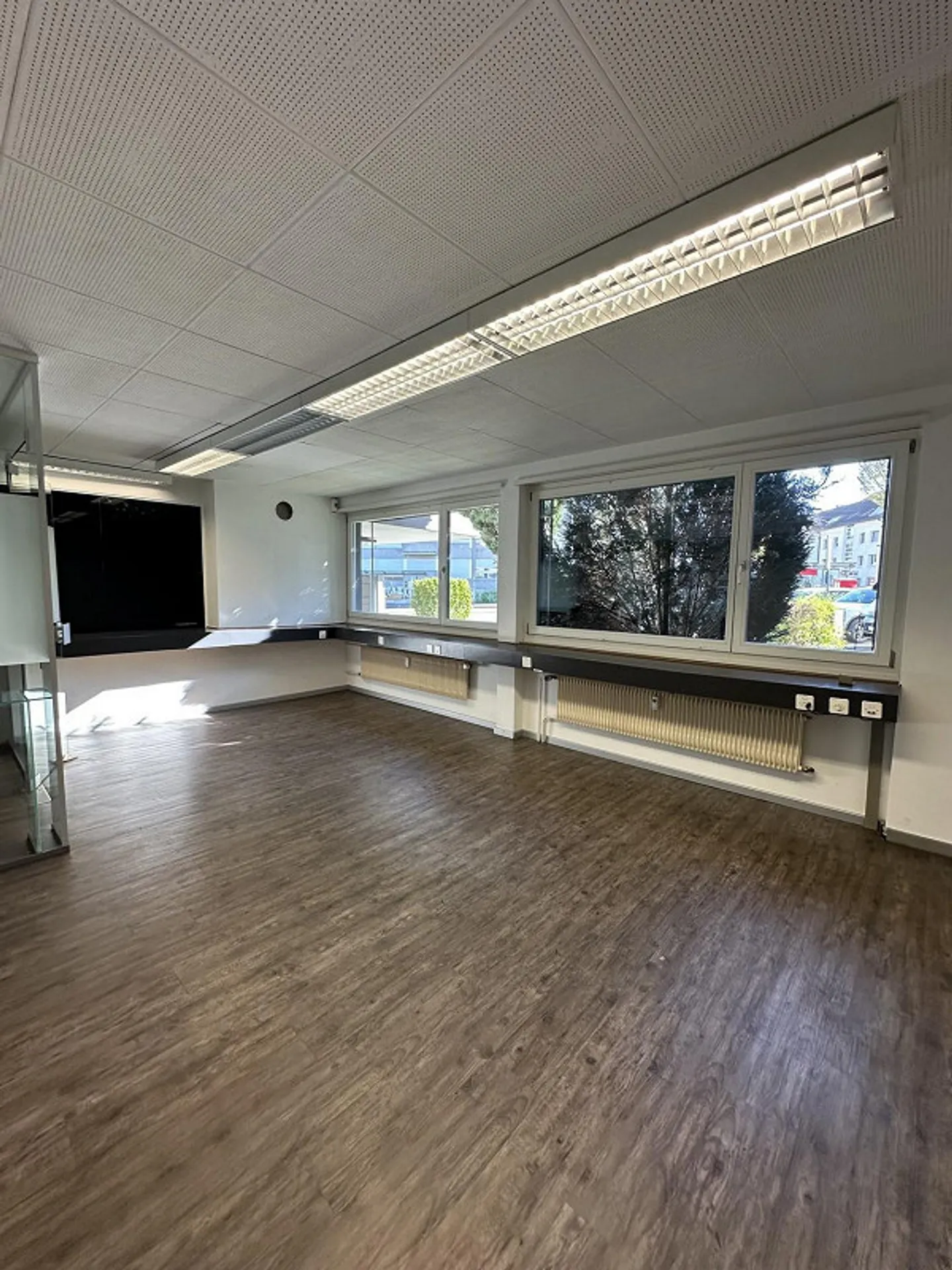 Attractive office space in a central location - Photo 5 of 13