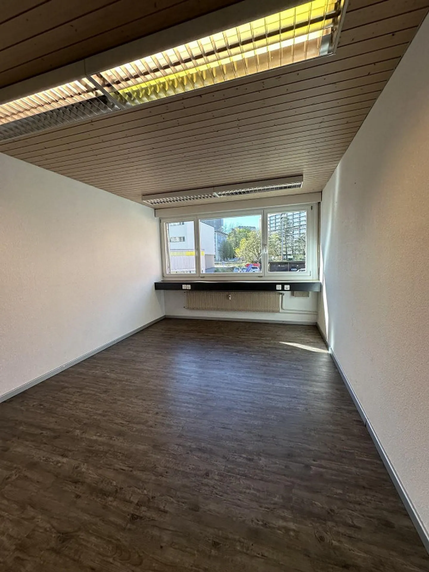 Attractive office space in a central location - Photo 7 of 13