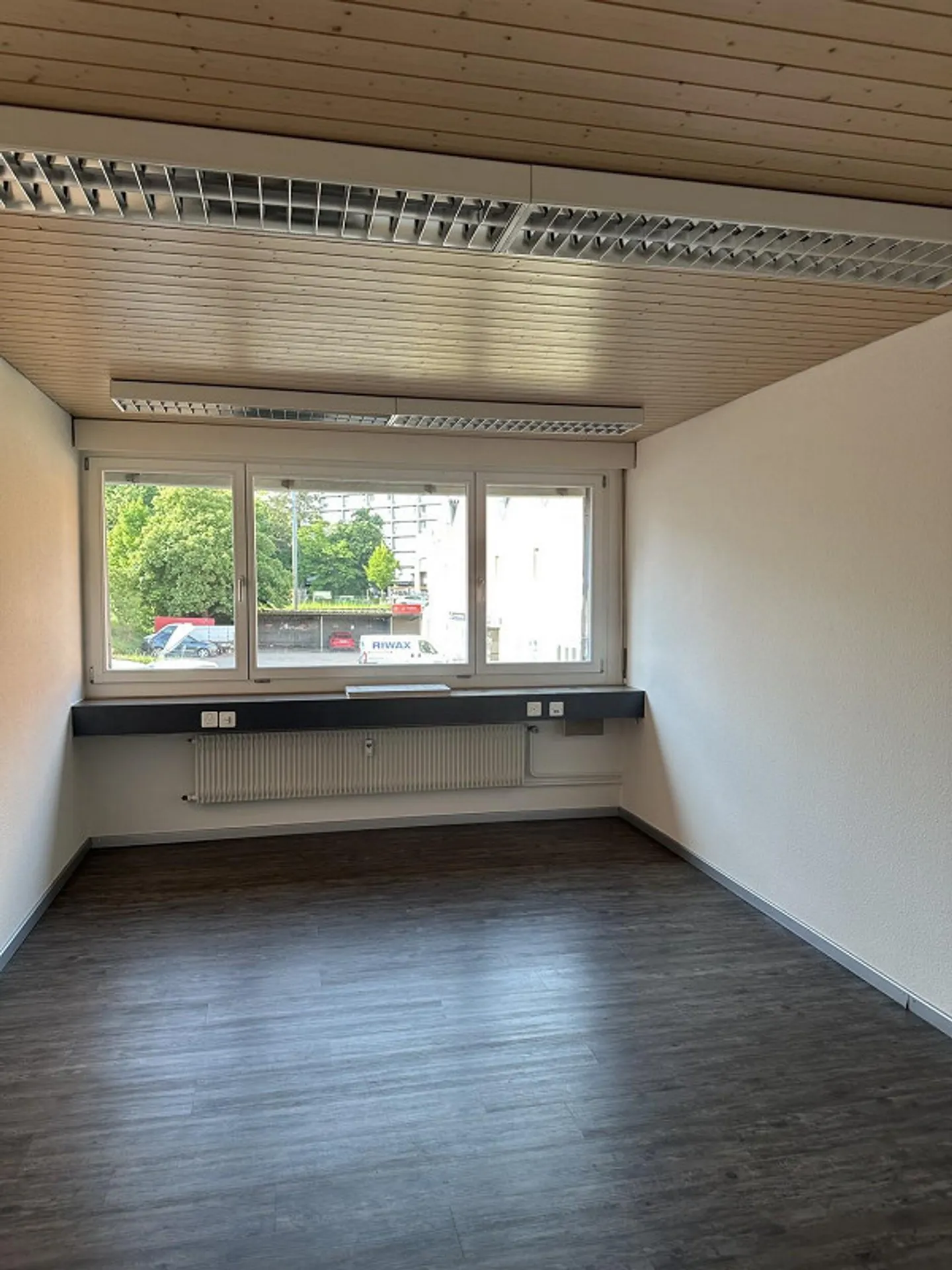 Attractive office space in a central location - Photo 8 of 13