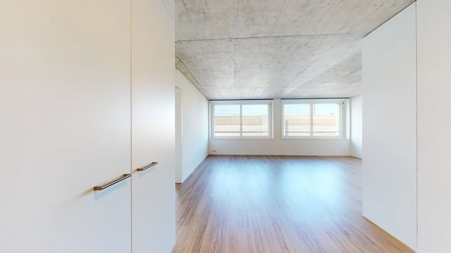 Modern Apartment with Terrace - Photo 3 of 9