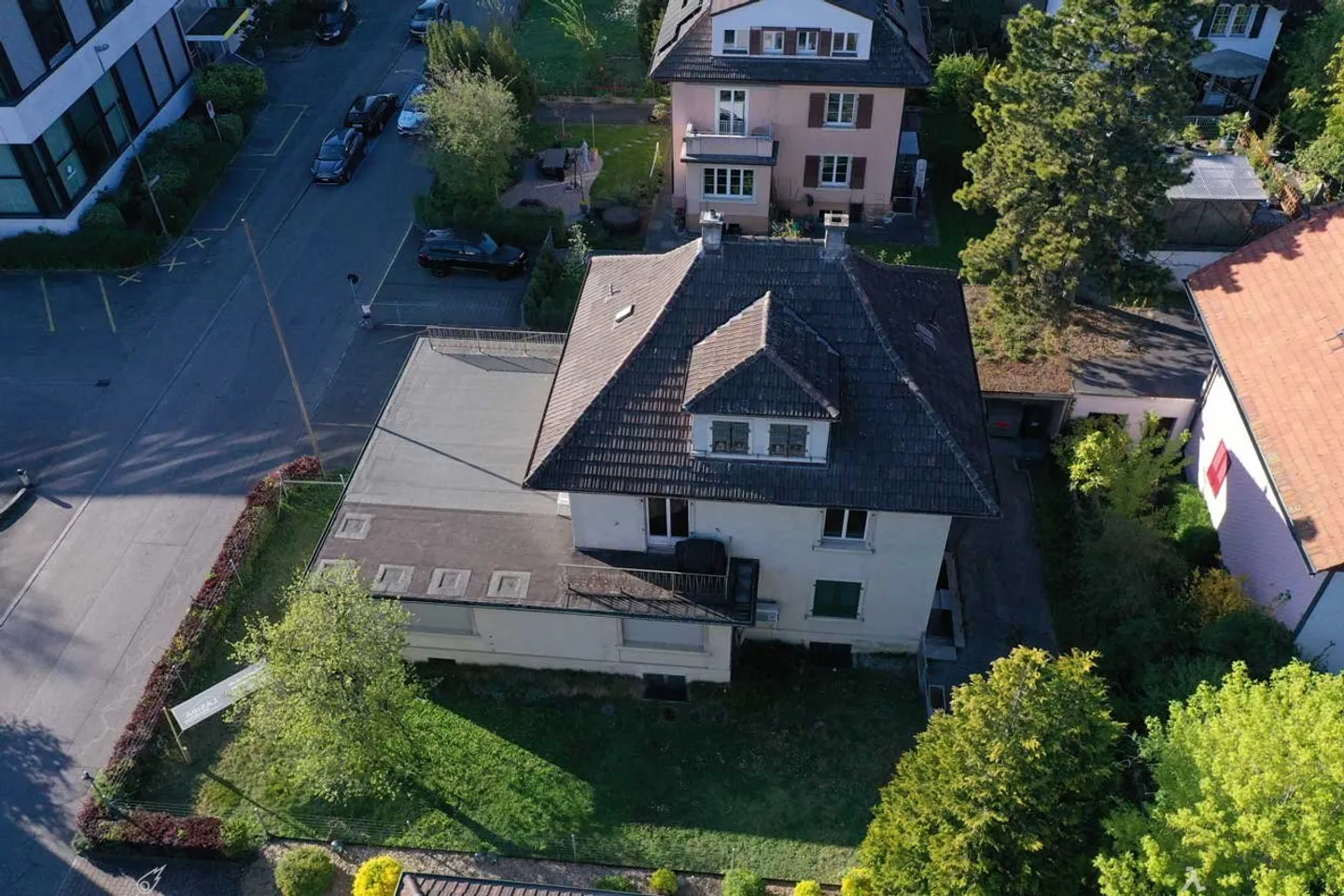 Large residential and/or commercial building for the implementation of your own ideas - Photo 4 of 20