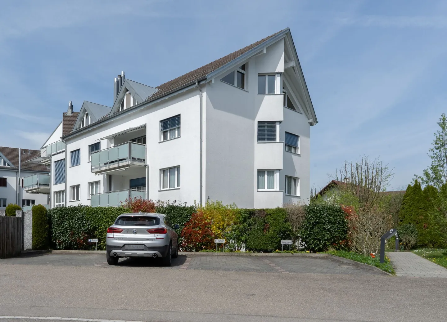 Au-dessus des toits de Henggart - Photo 2 sur 23