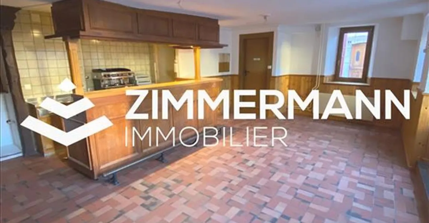 Mixed-use building for rent - Photo 2 of 11