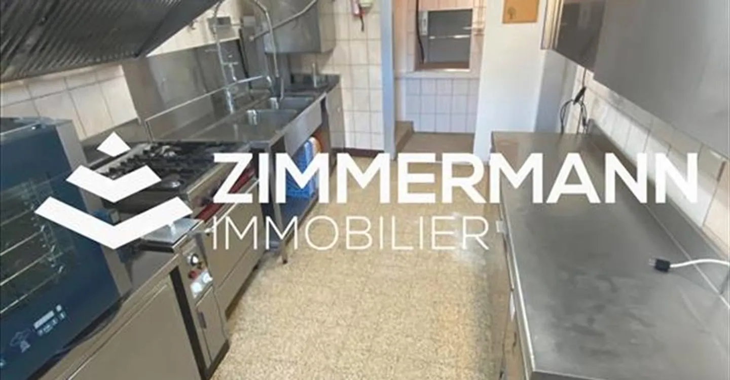 Mixed-use building for rent - Photo 8 of 11