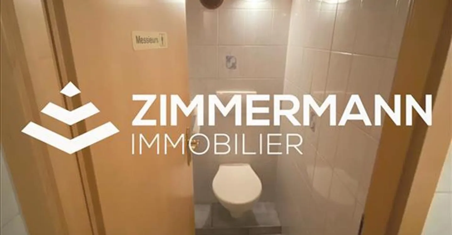 Mixed-use building for rent - Photo 3 of 11