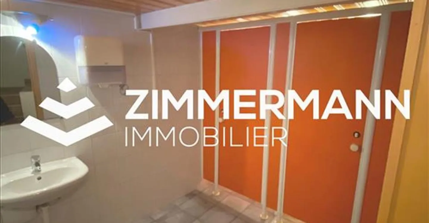 Mixed-use building for rent - Photo 10 of 11