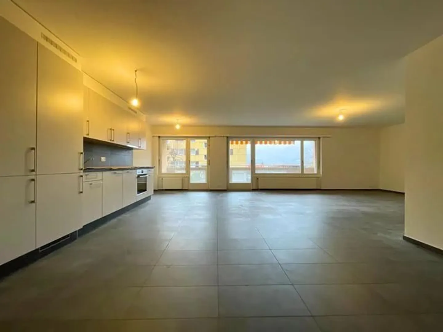 Renovated 3.5 room apartment on the 2nd floor - 1st rent offered - Photo 3 of 8