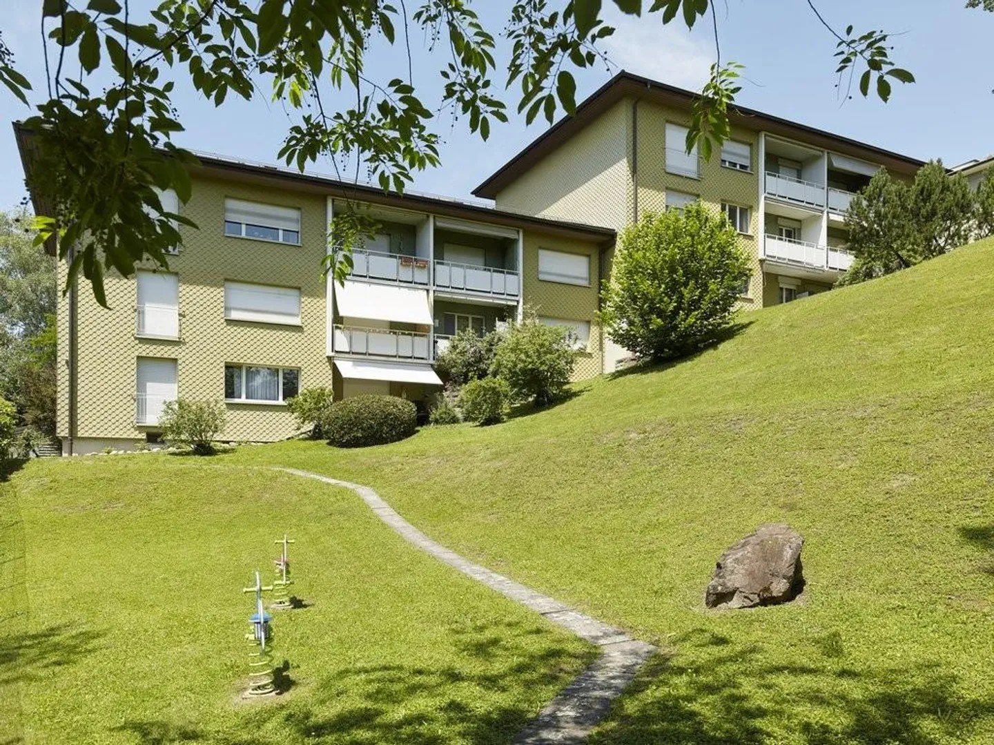 RENT WITHOUT DEPOSIT - Living by the Limmat (Limited until 30.06.2028) - Photo 1 of 5