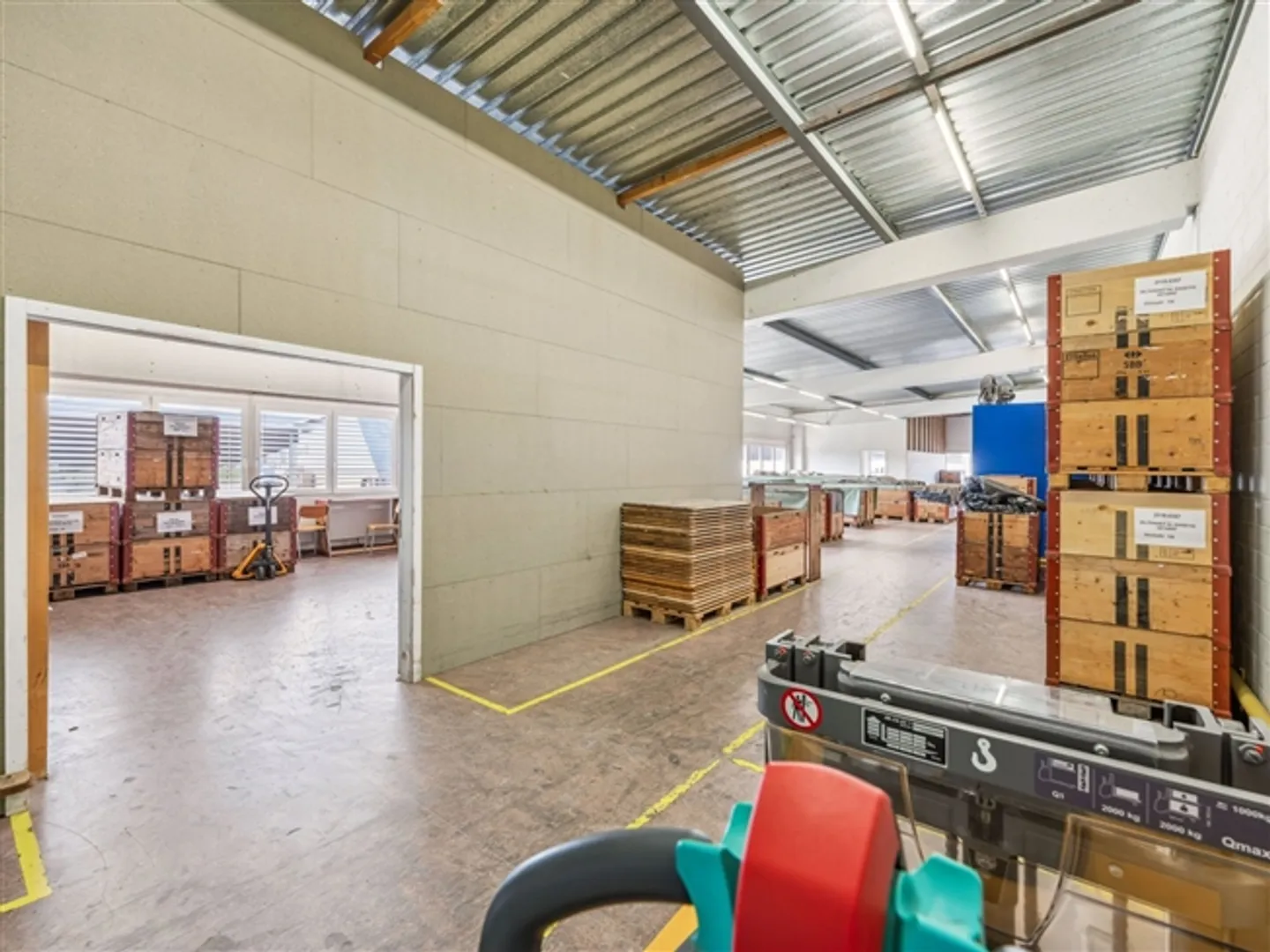 Spacious warehouse for rent in Knutwil - Photo 7 of 10