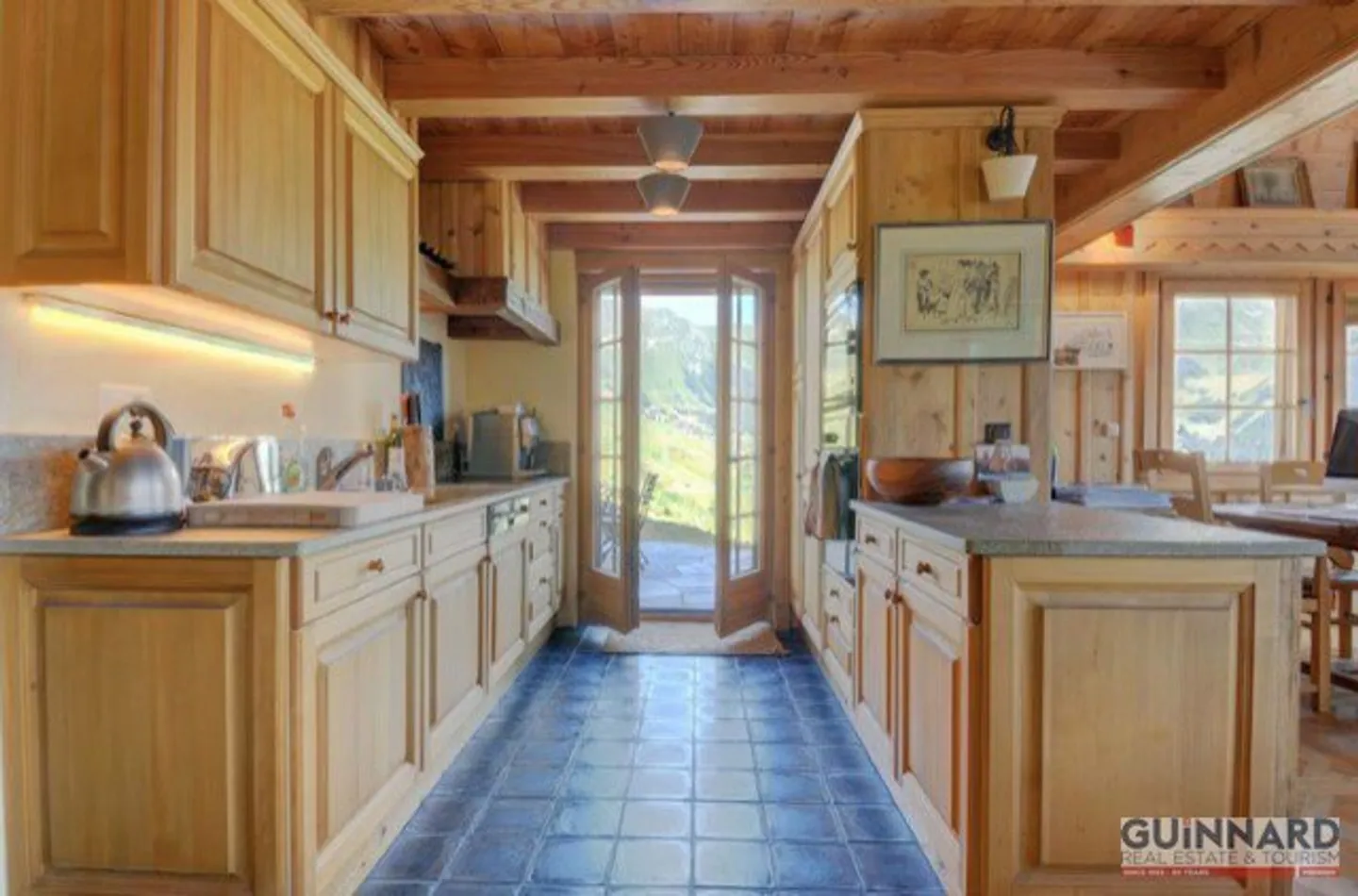 Chalet with Stunning Views - Photo 10 of 13