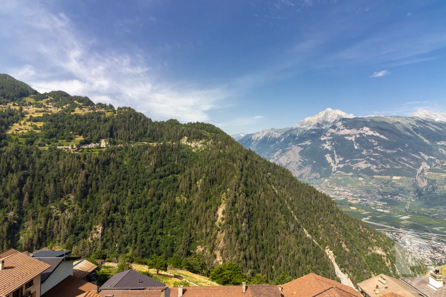 Luxury Duplex Attic - Photo 12 of 13