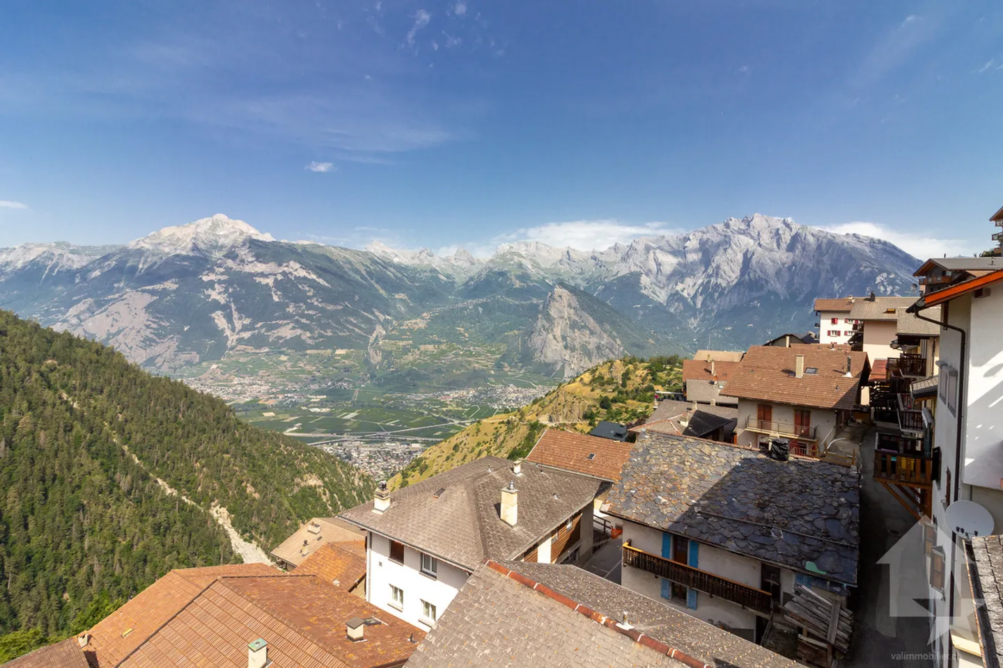 Luxury Duplex Attic - Photo 13 of 13