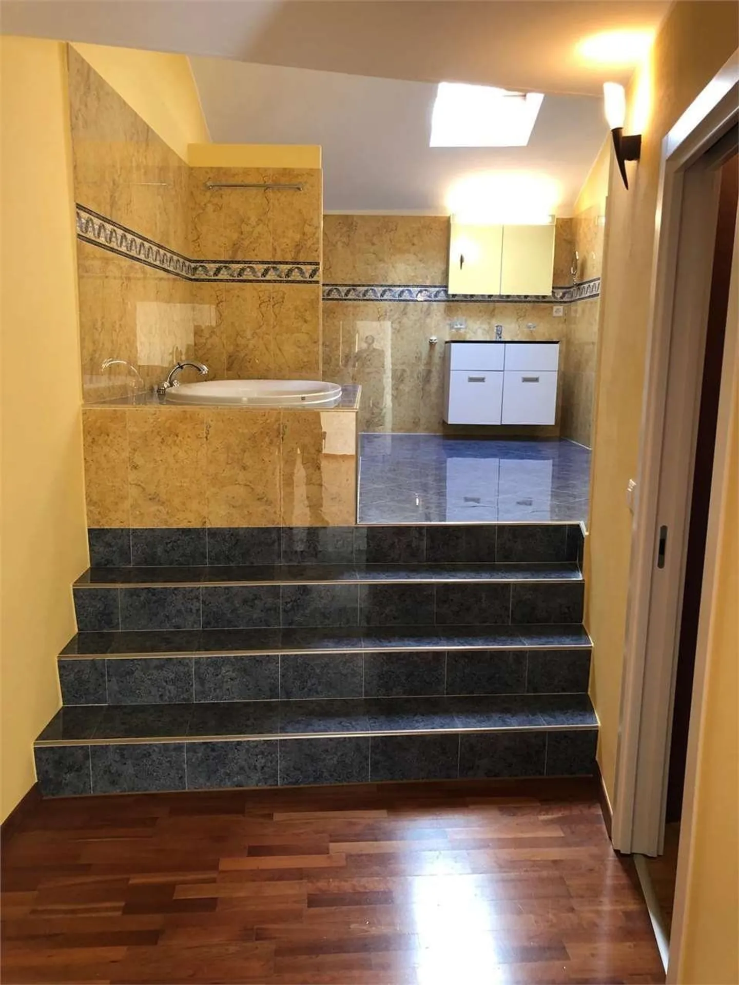 MELANO - Affittiamo un appartamento duplex di 4,5 stanze nel centro del paese - Foto 8 di 13