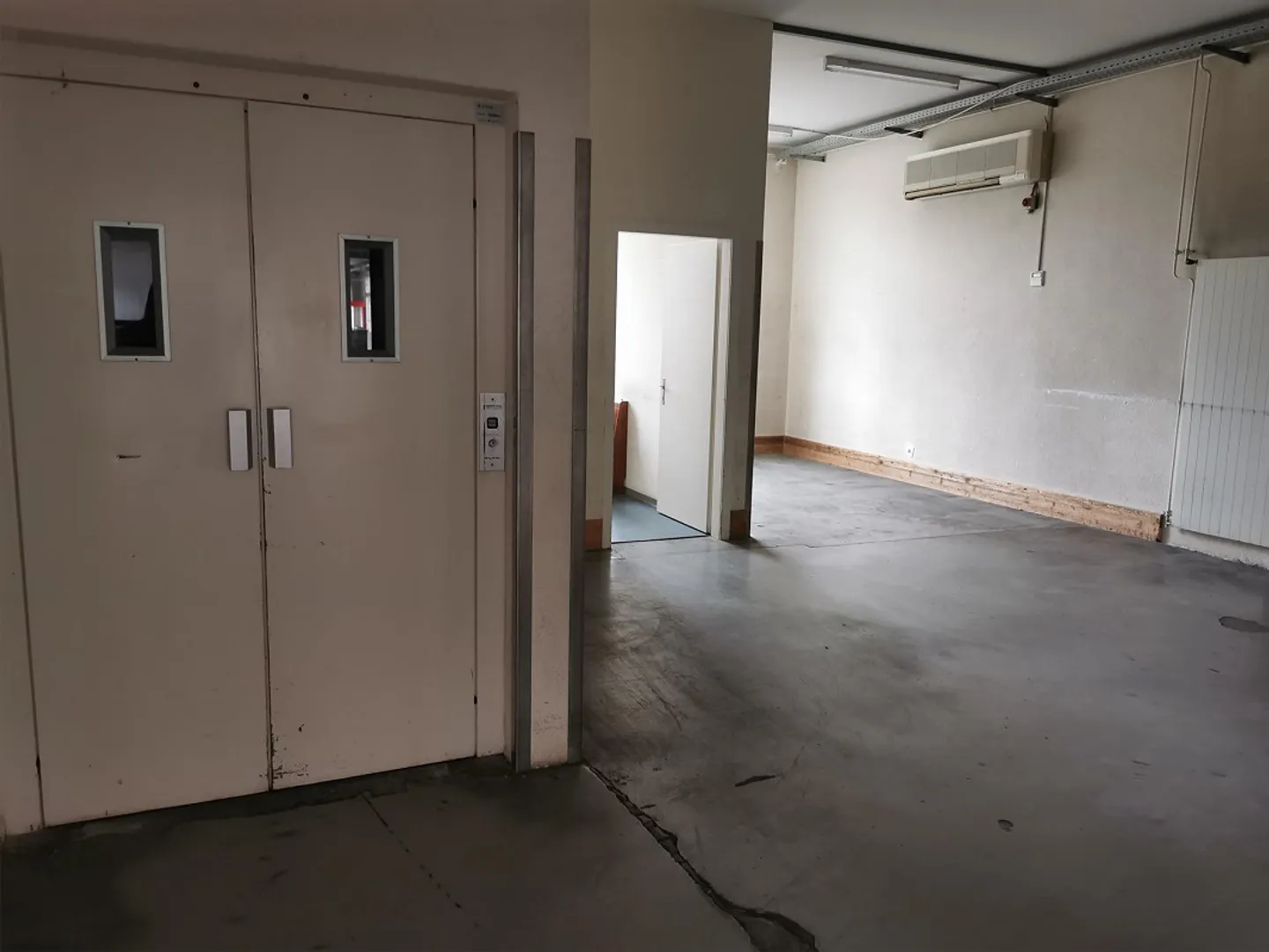 Spazio commerciale in posizione privilegiata a Sarnen in affitto - Foto 3 di 8
