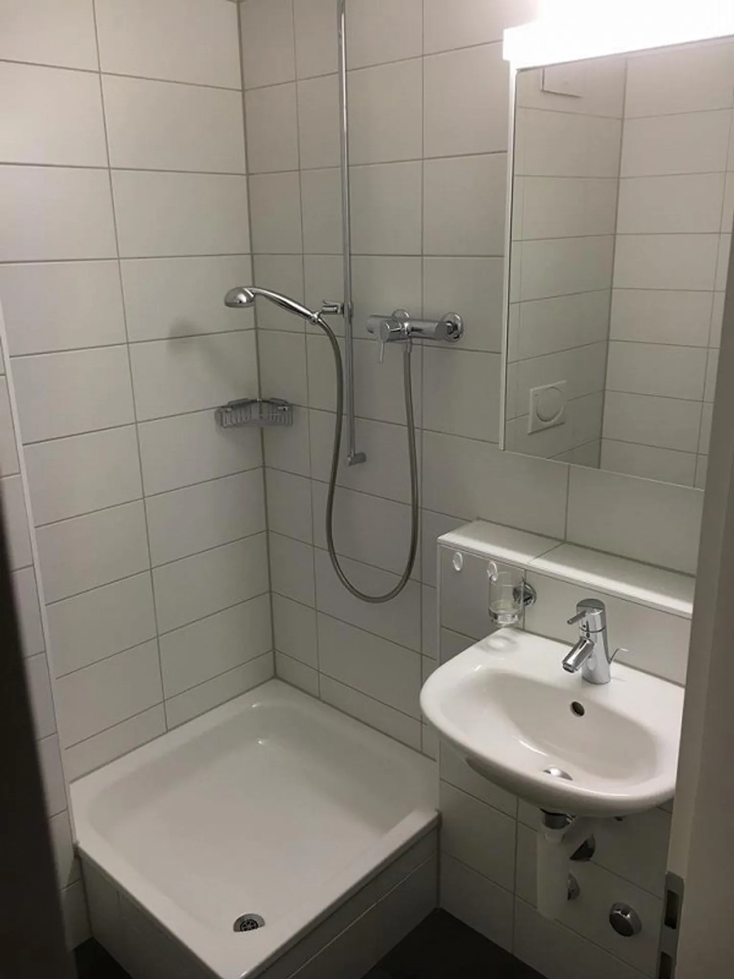 AFFITTARE SENZA CAUZIONE - Vivere in un vivace quartiere cittadino - Foto 3 di 5