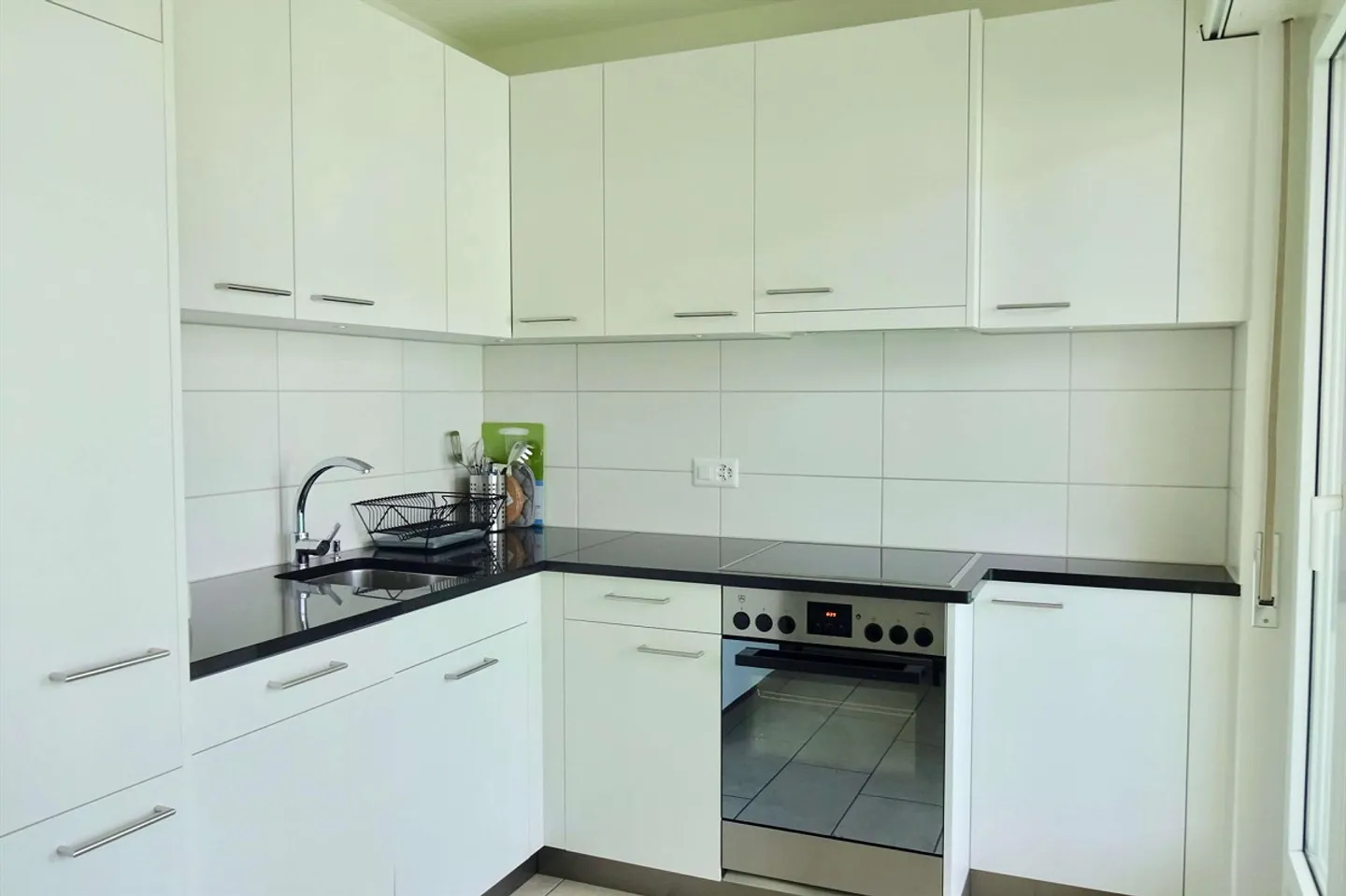 Camera arredata in un appartamento condiviso centrale a Basilea - Foto 2 di 10