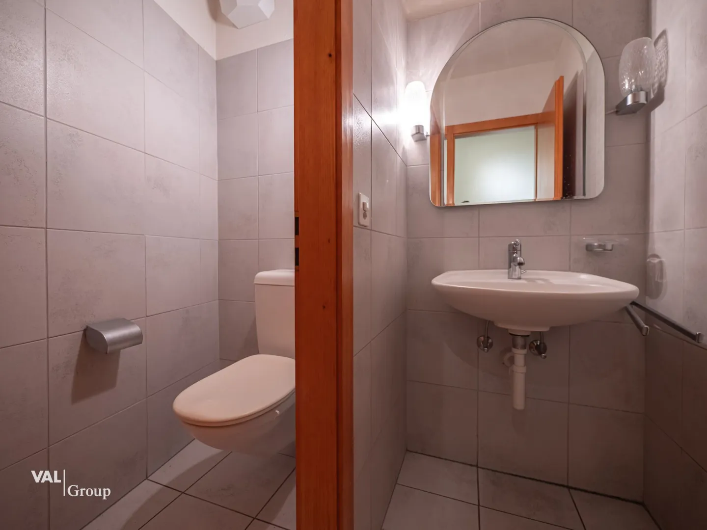 Propriété immobilière charmante avec 3 pièces pour diverses utilisations - Photo 8 sur 9