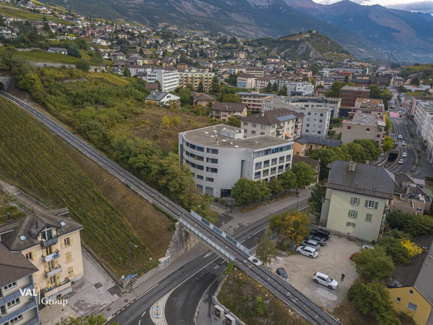 Propriété immobilière charmante avec 3 pièces pour diverses utilisations - Photo 9 sur 9
