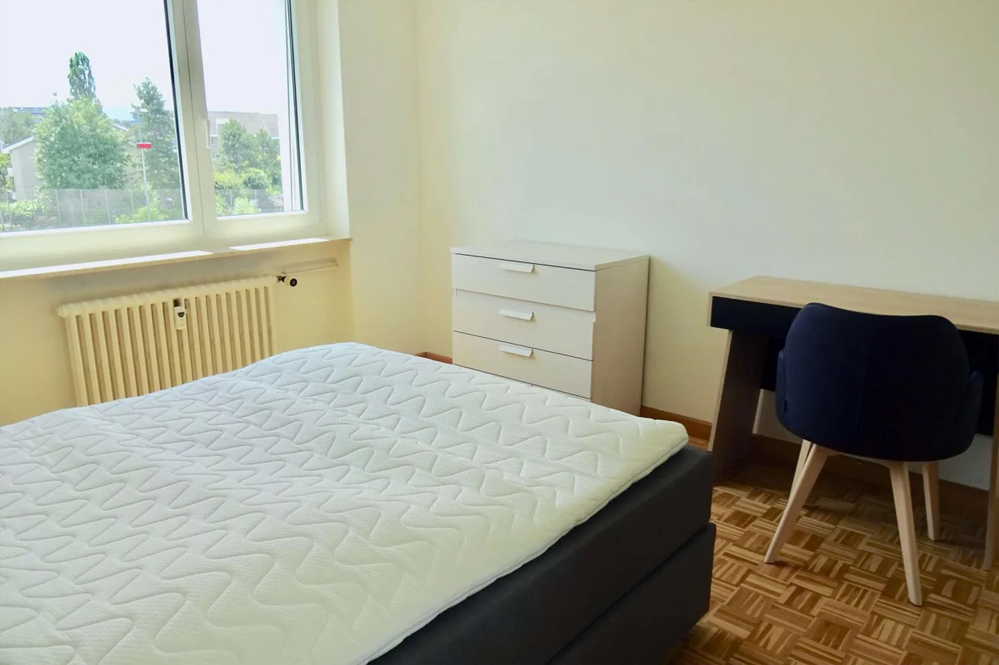 Camera arredata in un appartamento condiviso centrale a Basilea - Foto 5 di 10