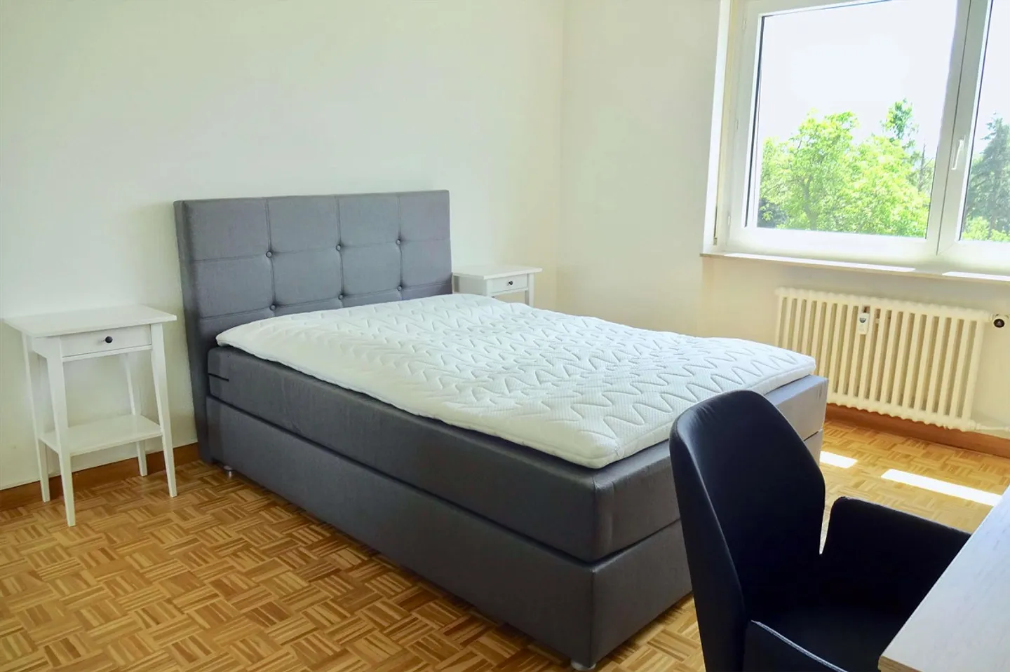 Camera arredata in un appartamento condiviso centrale a Basilea - Foto 4 di 10